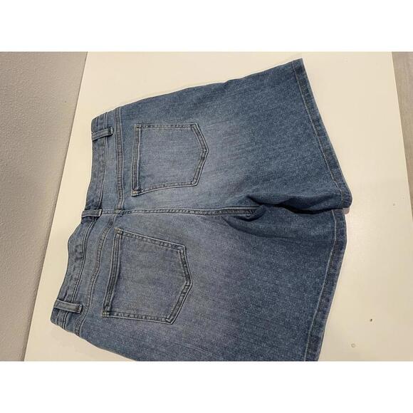 Chaps Women's Denim Shorts - Classic Jean Style- Size 10 - Picture 4 of 4